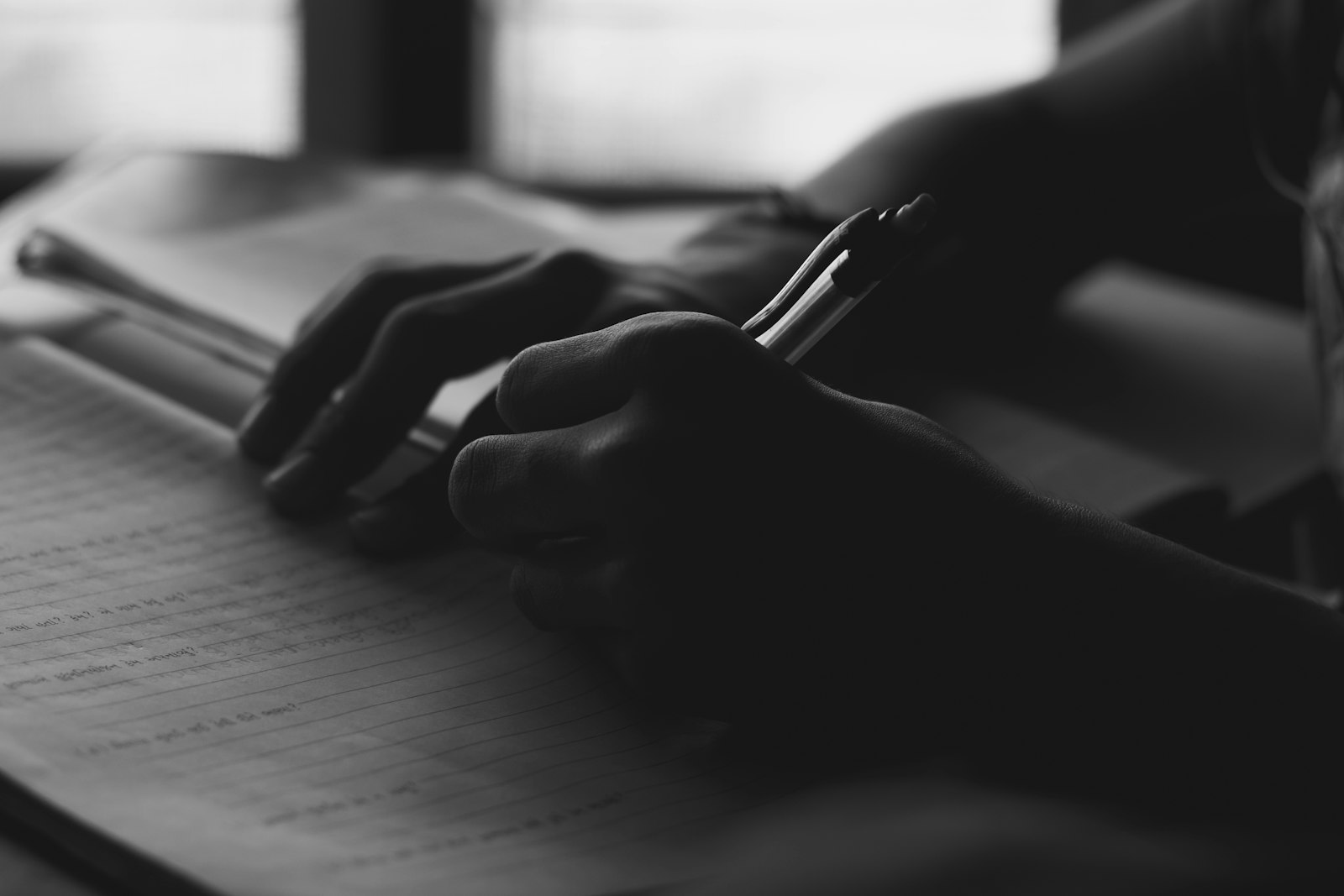 Cómo negociar contratos de sync licensing: guía para músicos independientes